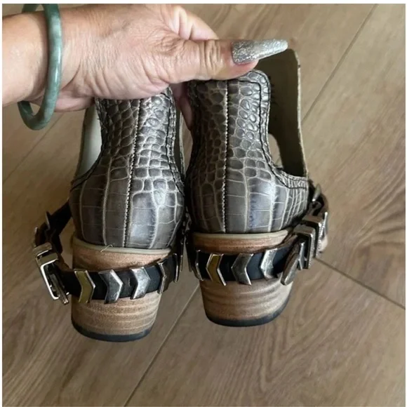 Freebird by Steven Blade Stone Crocodile Pattern Leather Ankle Boots size 8 - Picture 4 of 7